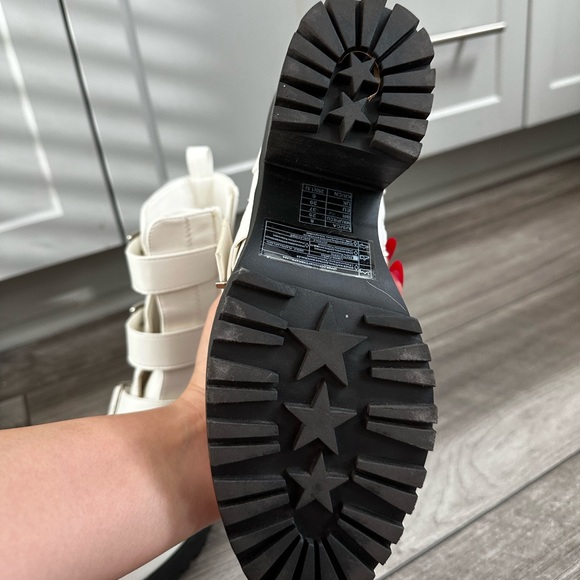 White platform boots - Picture 4 of 4